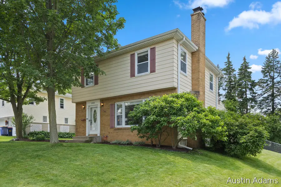 1925 Emerald Avenue Ne, Grand Rapids, MI 49505 - #2