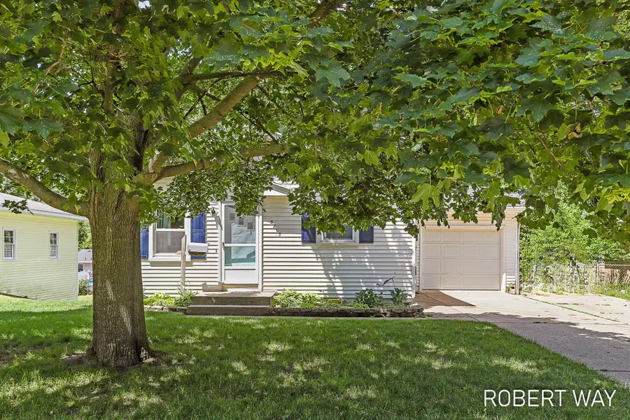 3815 Perry Avenue Sw, Wyoming, MI 49519 - #2
