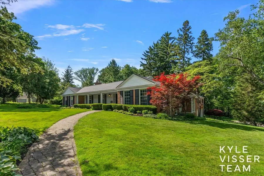 2089 Robinson Road Se, Grand Rapids, MI 49506 - #2