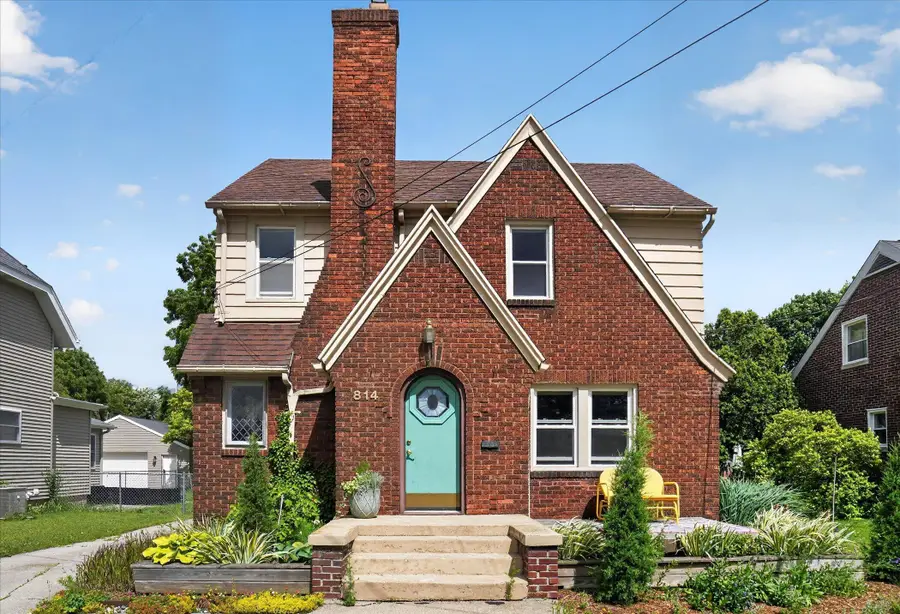 814 N Fairview Avenue, Lansing, MI 48912 - #3