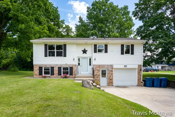 8022 Kraft Avenue Se, Caledonia, MI 49316