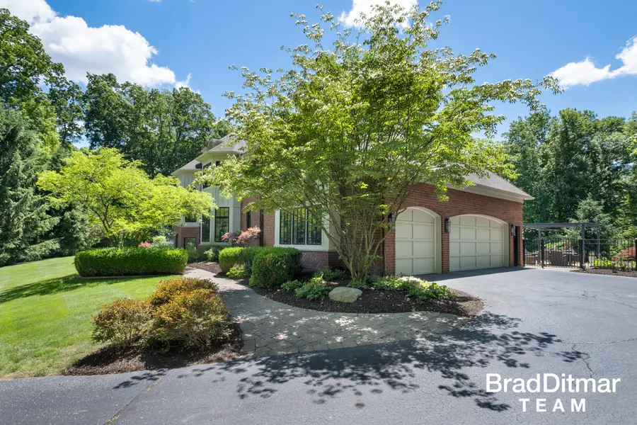 1099 Skyevale Ne, Ada, MI 49301 - #2