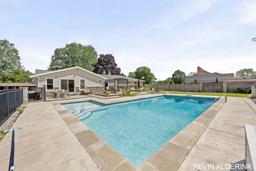 34 W 37th Street, Holland, MI 49423 - #2