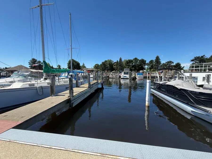 98 Harbor Drive #10, Ludington, MI 49431 - #3