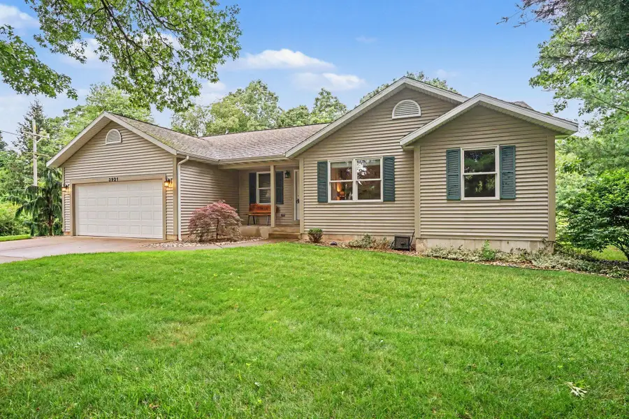 3921 S Sheridan Drive, Muskegon, MI 49444 - #2