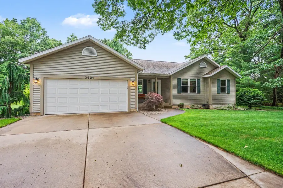 3921 S Sheridan Drive, Muskegon, MI 49444 - #3