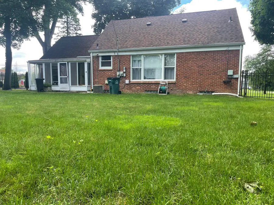27551 Goldengate Drive W, Lathrup Village, MI 48076 - #2