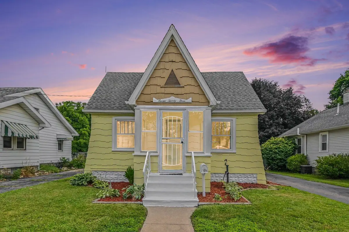 723 N Elm Avenue, Jackson, MI 49202 - #1