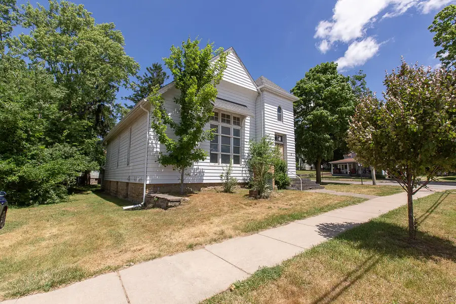 31 Vine Street, Hillsdale, MI 49242 - #2