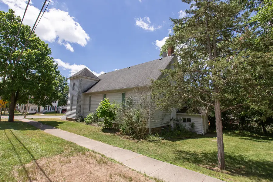 31 Vine Street, Hillsdale, MI 49242 - #3