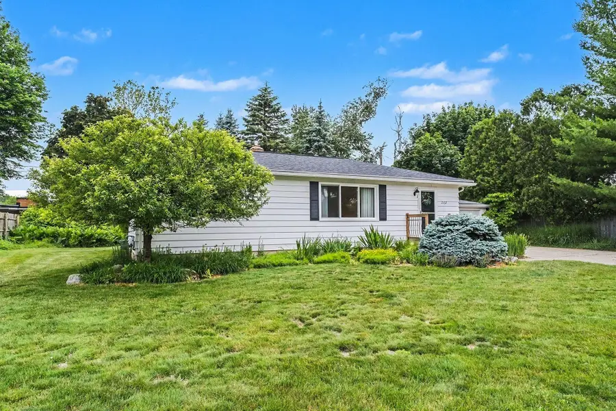 2162 Finsbury Lane Nw, Grand Rapids, MI 49504 - #2