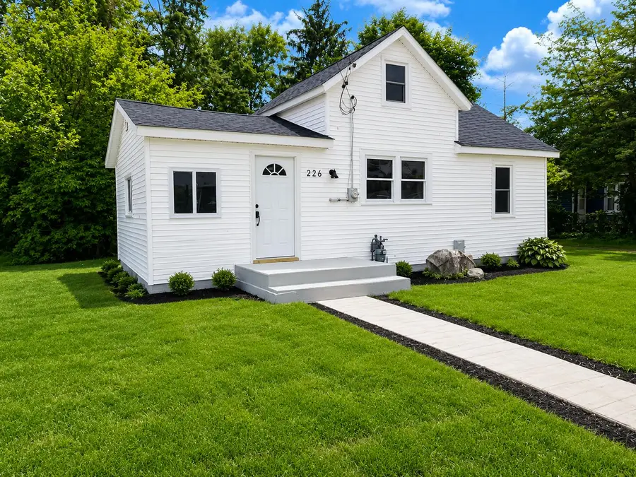226 Cedar Street Ne, Cedar Springs, MI 49319 - #2