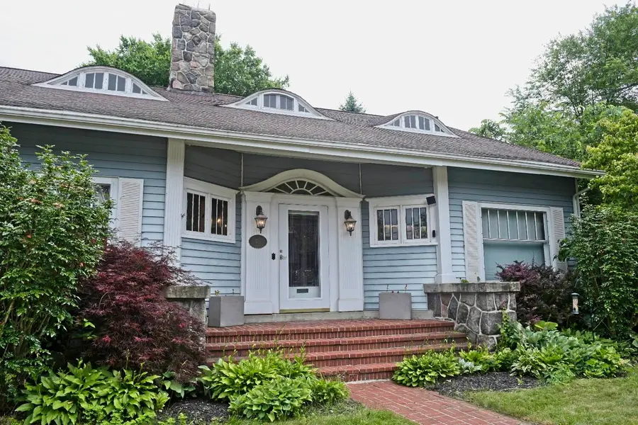 311 S Thompson Street, Jackson, MI 49203 - #3