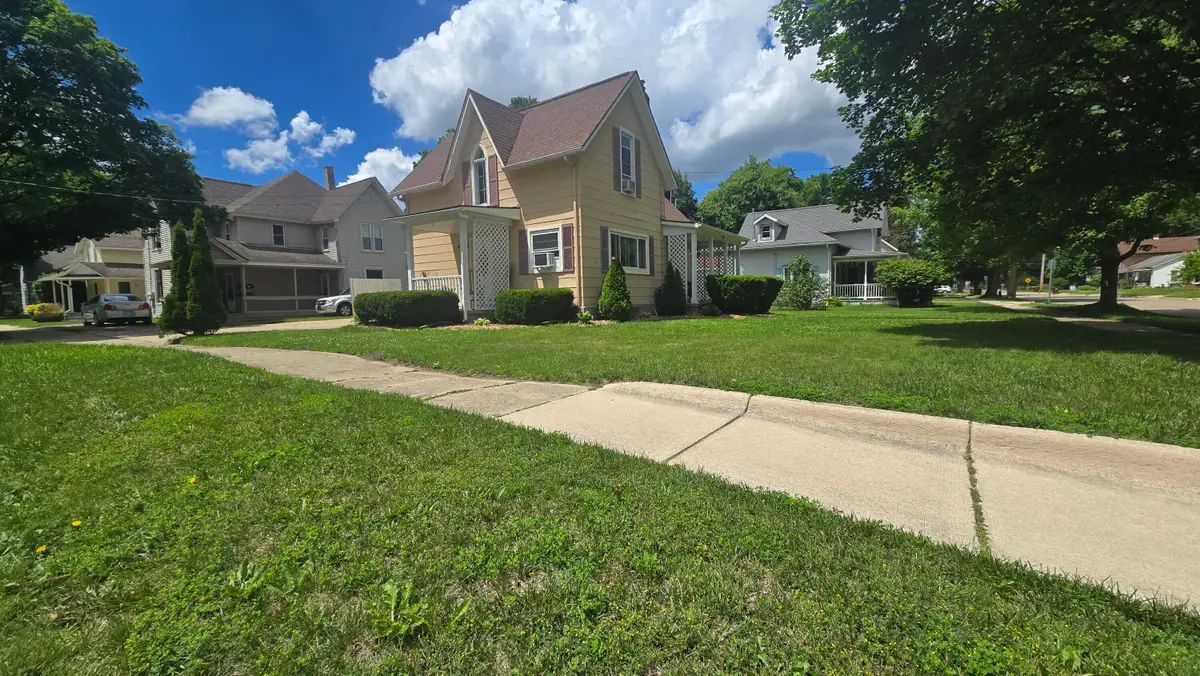 301 N Sheldon Street, Charlotte, MI 48813 - #1