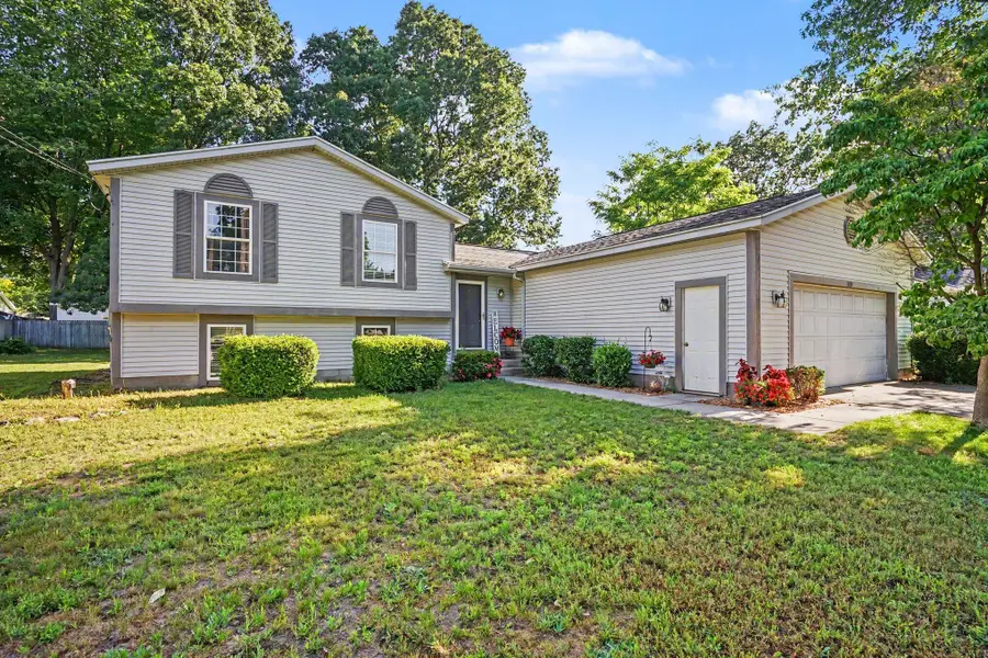 102 Eugene Avenue, Norton Shores, MI 49441 - #3