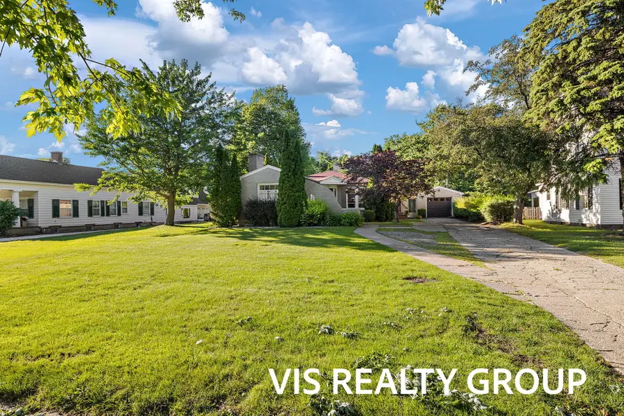303 E Savidge Street, Spring Lake, MI 49456 - #2