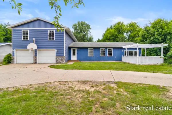 3758 E Sternberg Road, Fruitport, MI 49415