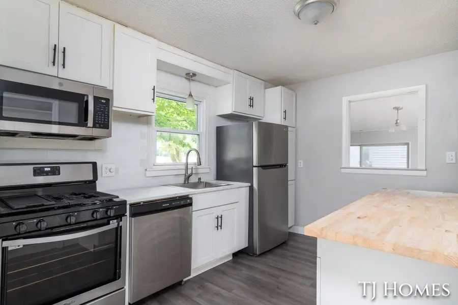 1030 Calvin Avenue, Muskegon, MI 49442 - #3