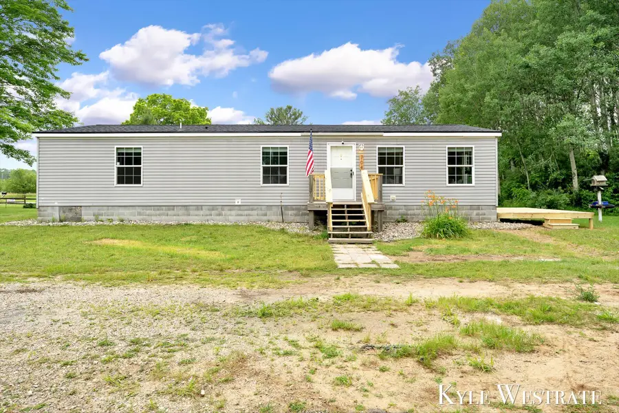 704 Chestnut, Howard City, MI 49329 - #2