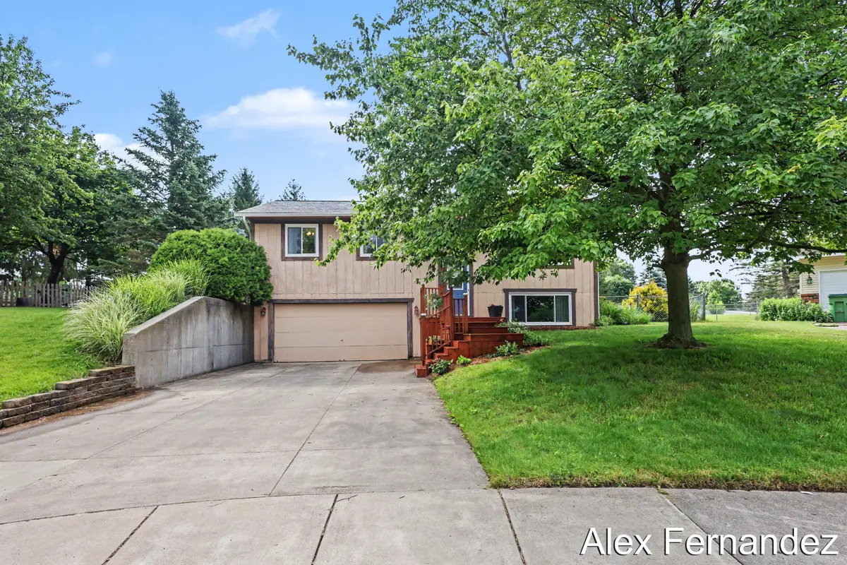 5860 Valley Lane Drive Se, Grand Rapids, MI 49508 - #1