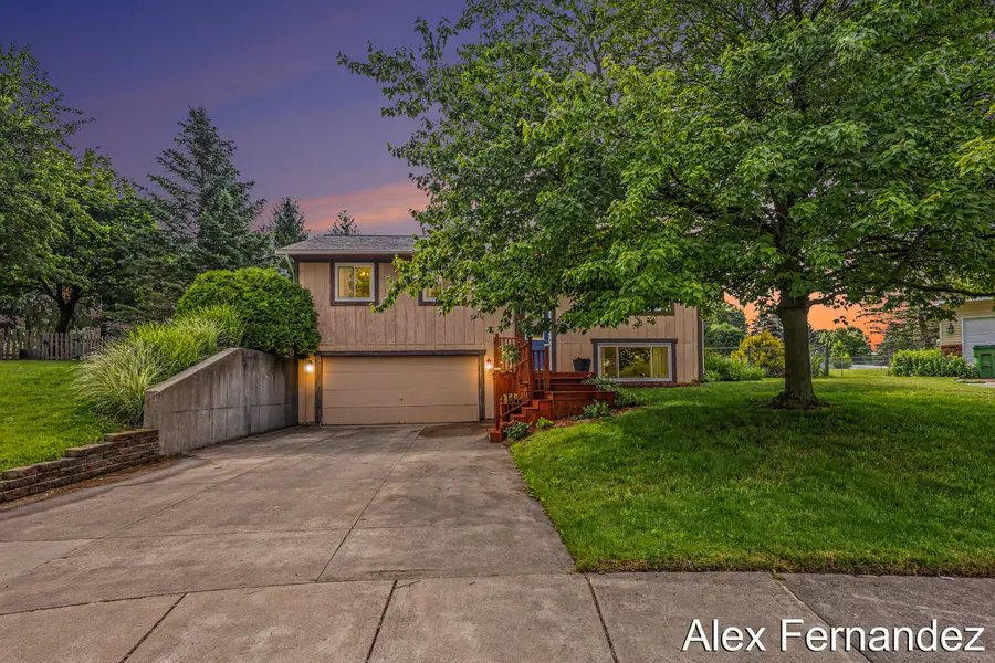 5860 Valley Lane Drive Se, Grand Rapids, MI 49508 - #2