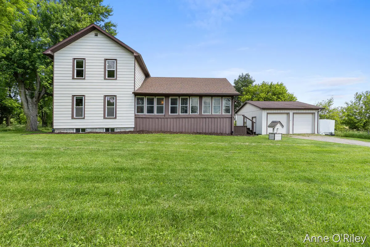 2811 E Vermontville Highway, Charlotte, MI 48813 - #1