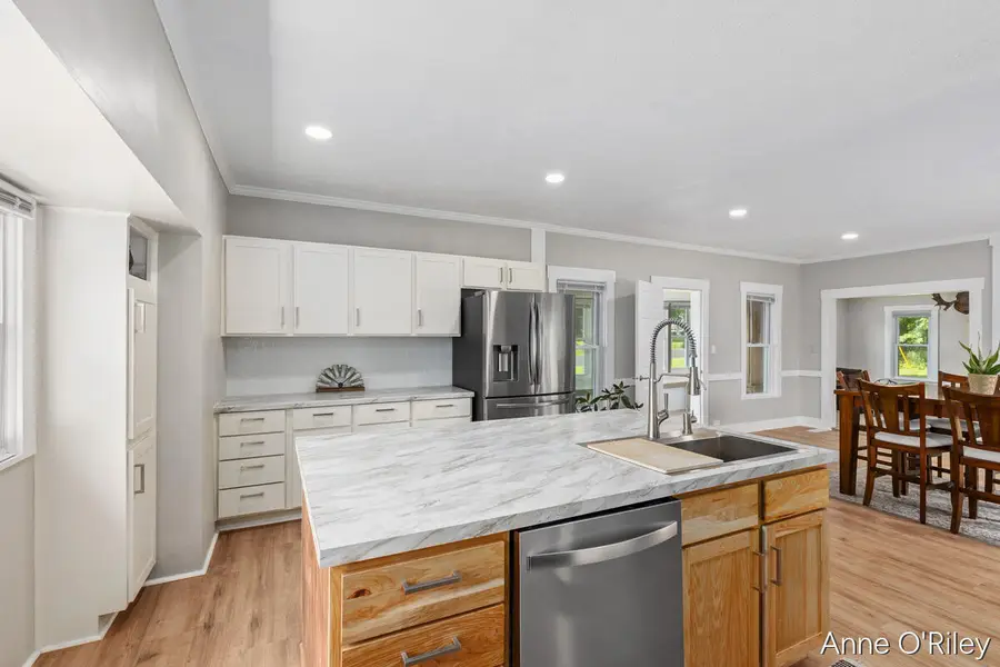 2811 E Vermontville Highway, Charlotte, MI 48813 - #3