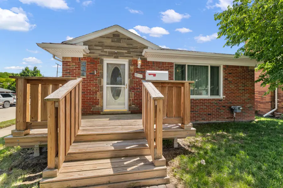 17448 Veronica Avenue, Eastpointe, MI 48021 - #2