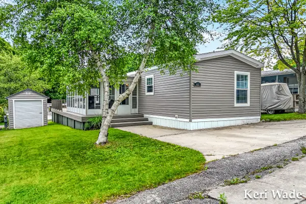 6100 N Beaune Road #40, Ludington, MI 49431