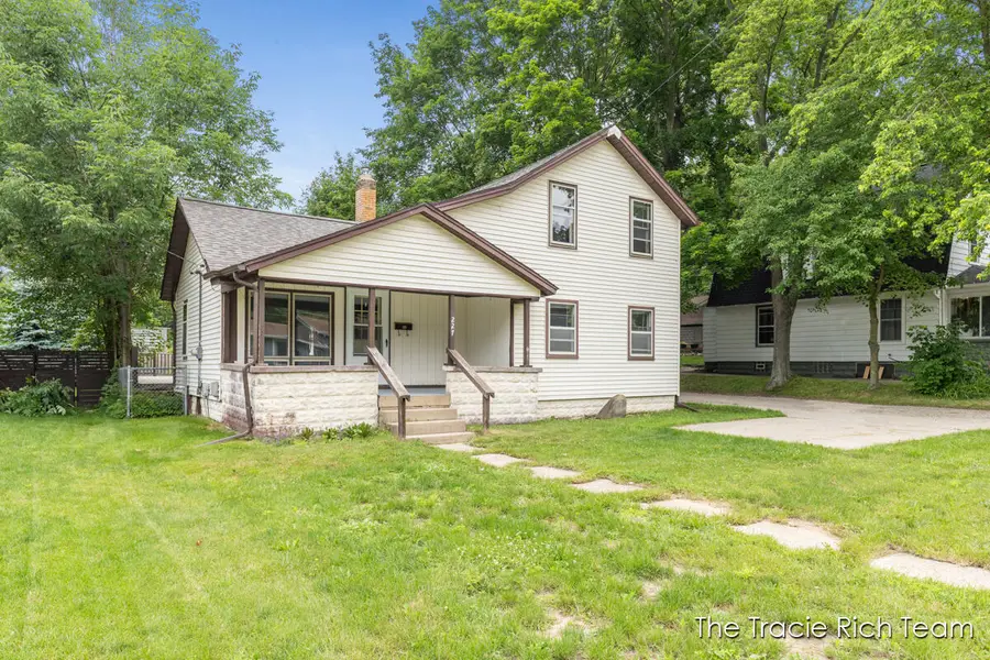 227 E Division Street Ne, Rockford, MI 49341 - #3