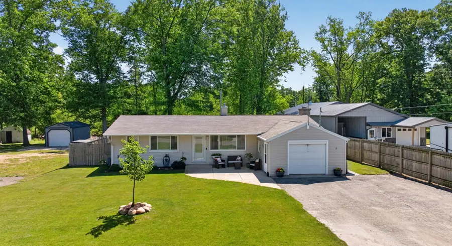 569 Round Lake Drive, Michigan Center, MI 49254 - #2