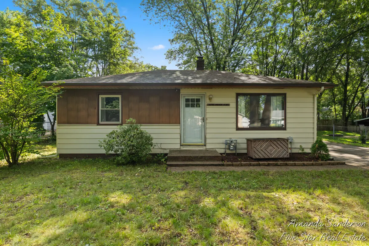 3746 Raven Avenue Sw, Wyoming, MI 49509 - #1