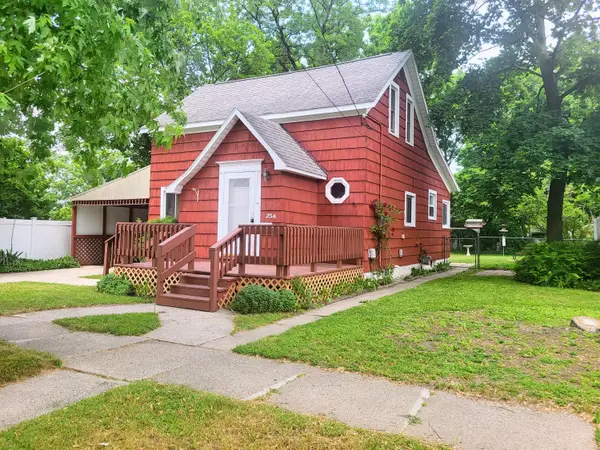 254 4th Avenue, Manistee, MI 49660