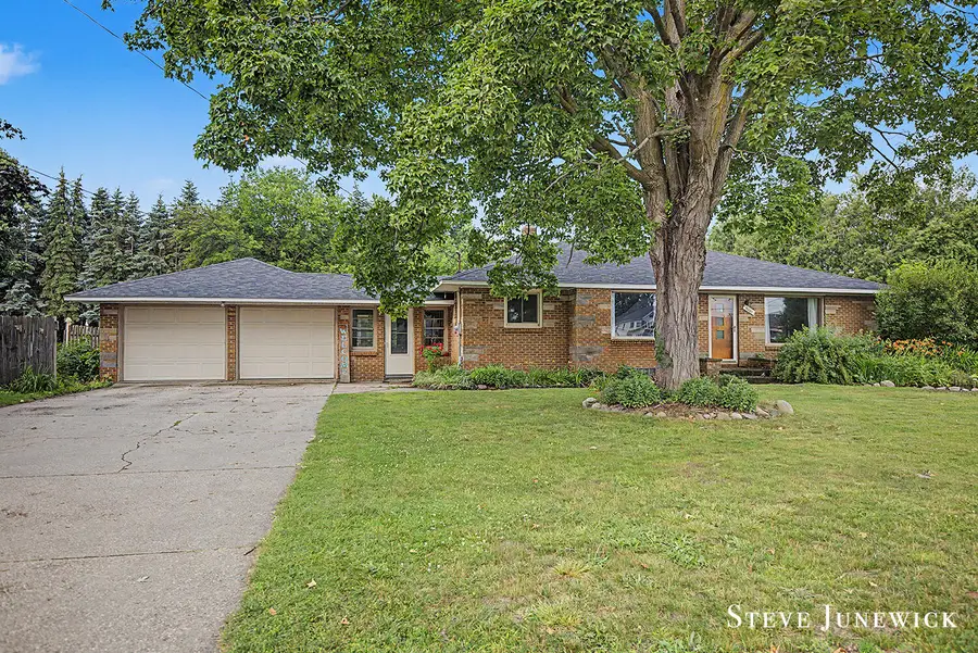8261 Cottonwood Drive, Jenison, MI 49428 - #2