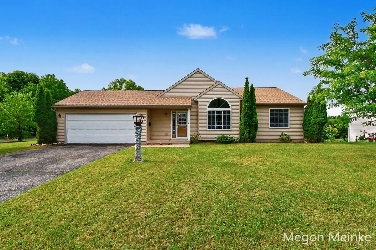 105 Pineview Drive, Belding, MI 48809 - #1