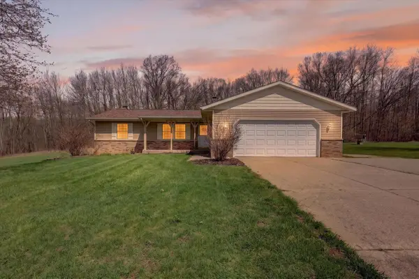 7045 17 Mile (house) Road Ne, Cedar Springs, MI 49319