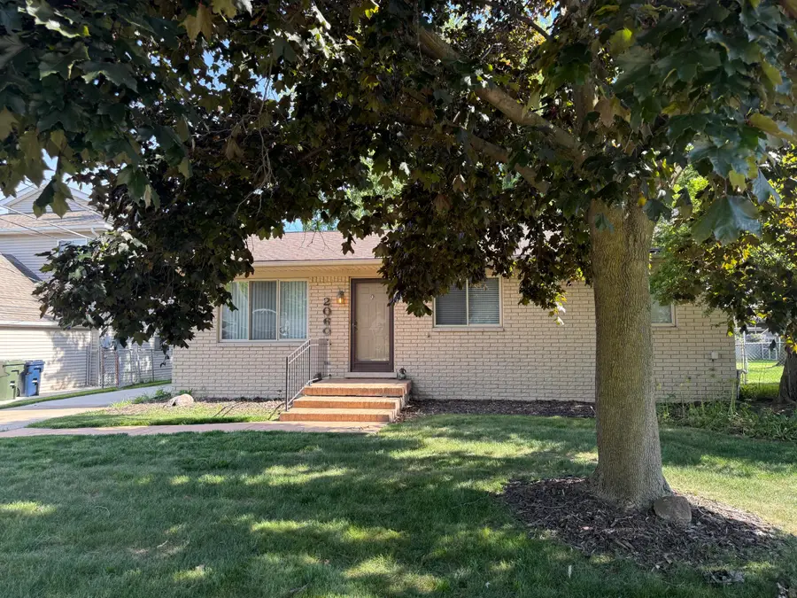 2060 Oakcrest Road, Sterling Heights, MI 48310 - #2