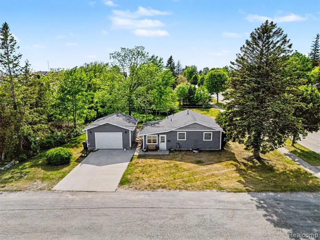 701 W Loomis Street, Ludington, MI 49431 - #1