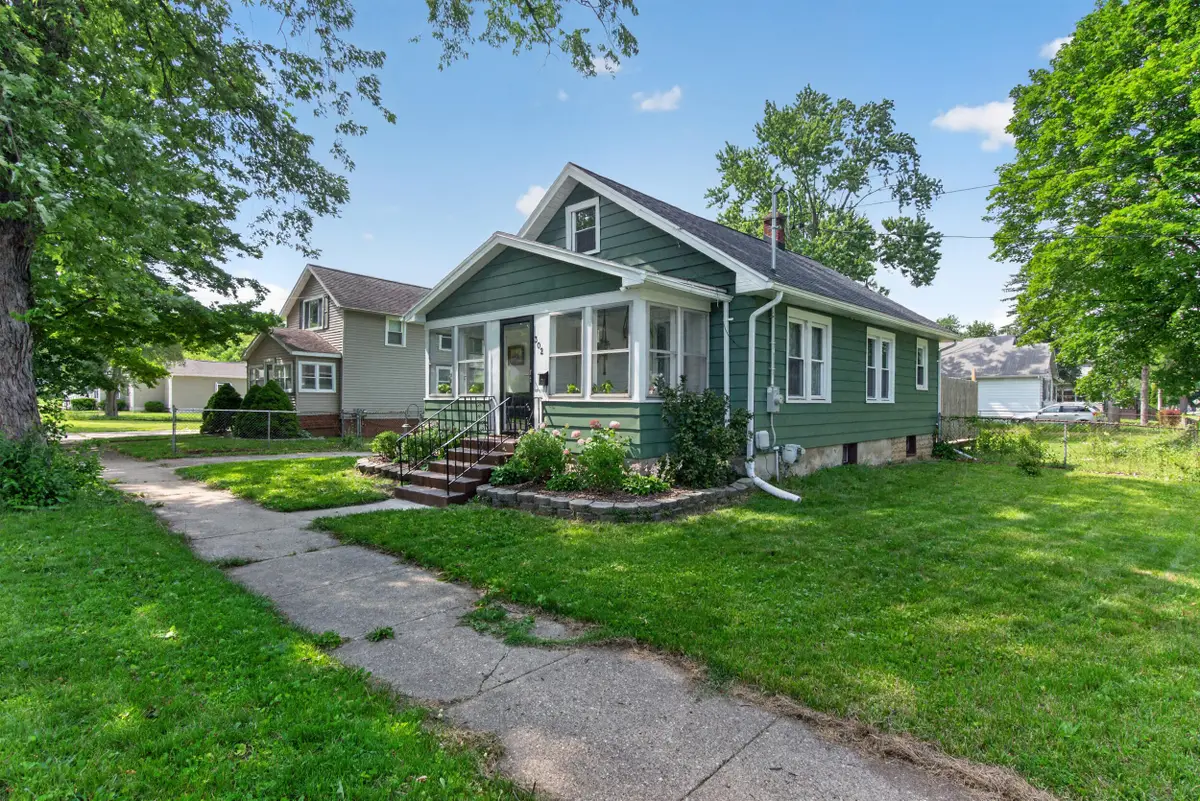 302 Hill Street, Jackson, MI 49202 - #1