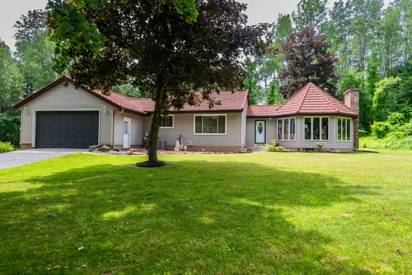 989 NE Mccabe Avenue Ne, Ada, MI 49301