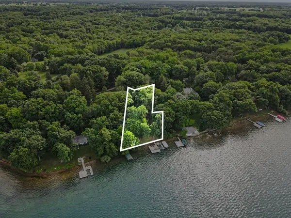 4630 E Gull Lake Drive, Hickory Corners, MI 49060
