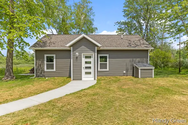 14033 Perch Lane Ne, Greenville, MI 48838