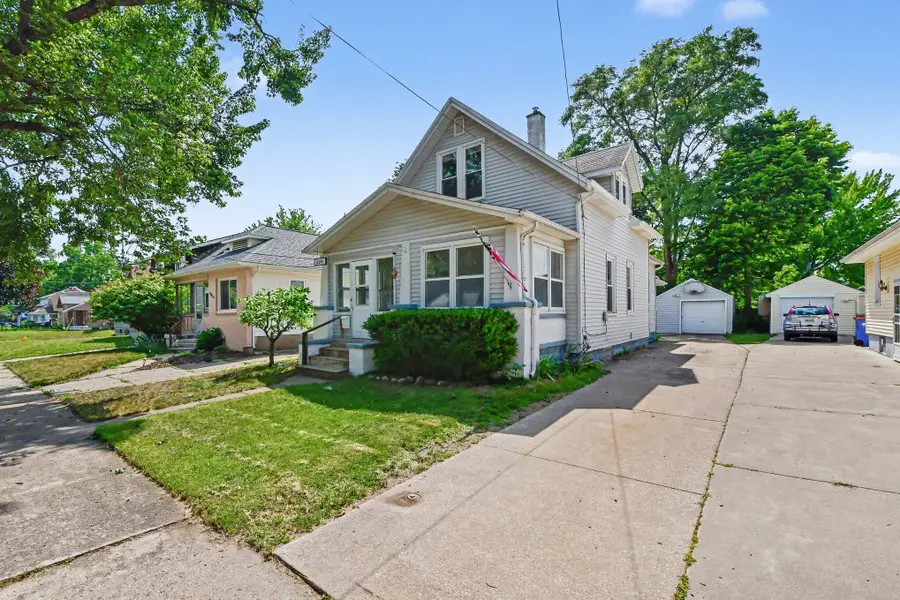 2041 Edgewood Avenue Ne, Grand Rapids, MI 49505 - #2