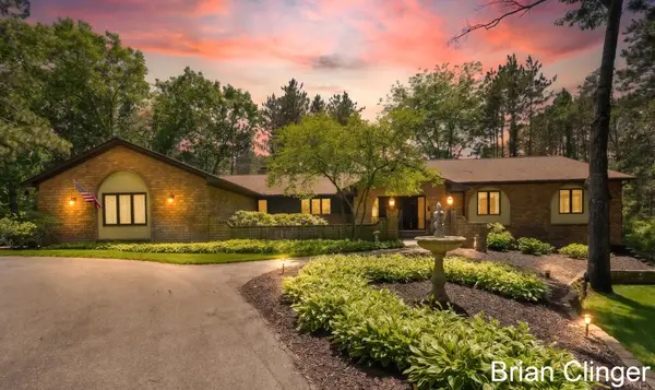 8160 Wilderness Trail Ne, Ada, MI 49301