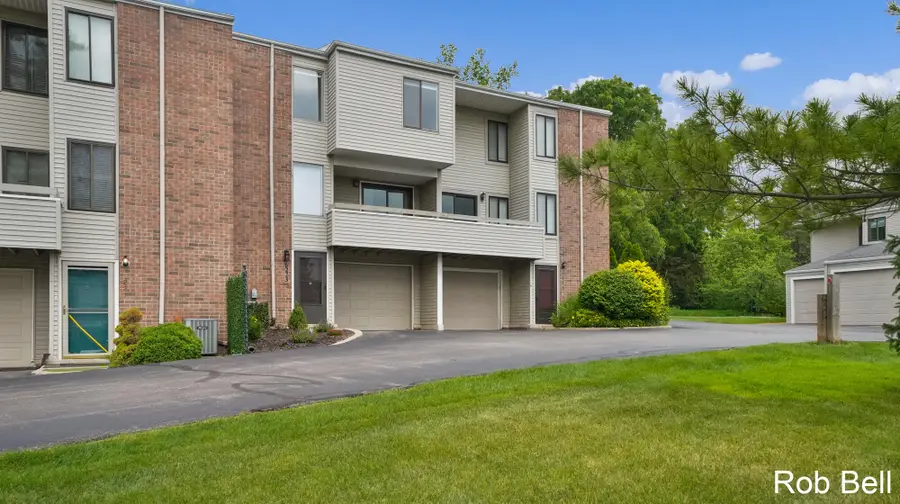 6223 Acropolis Drive Se #49, Grand Rapids, MI 49546 - #2
