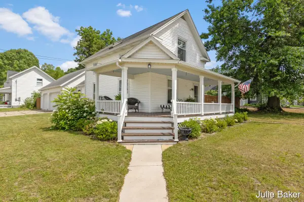 40 S Monroe Street Ne, Rockford, MI 49341