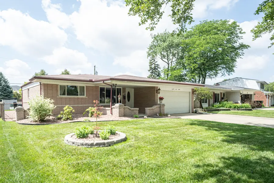 14490 Edshire Drive, Sterling Heights, MI 48312 - #2