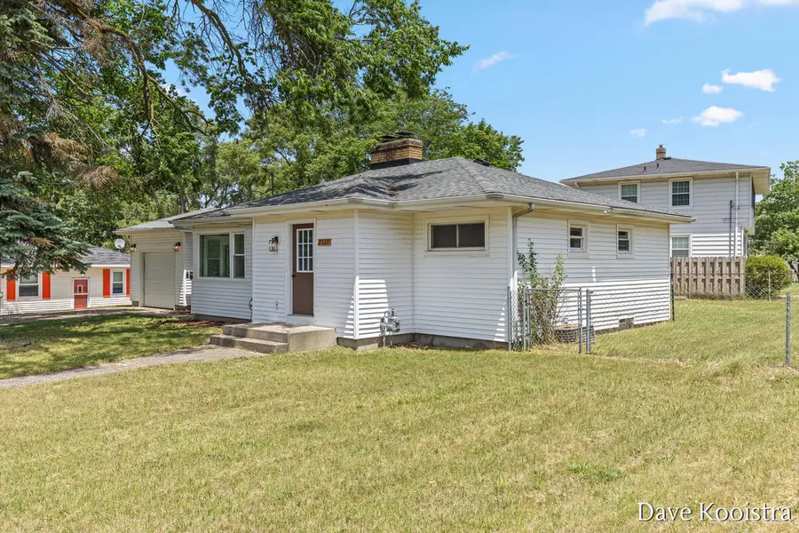 2530 De Hoop Avenue Sw, Wyoming, MI 49509 - #2