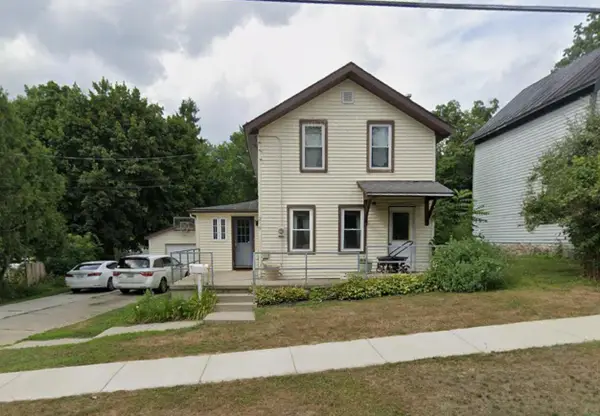 219 Maple Street Ne, Rockford, MI 49341