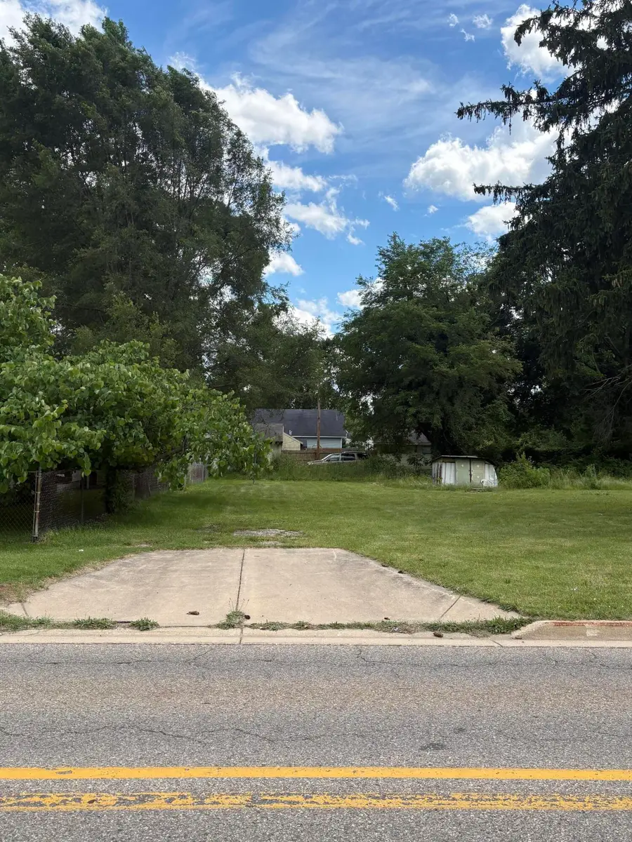 284 E Center Street, Coloma, MI 49038 - #3